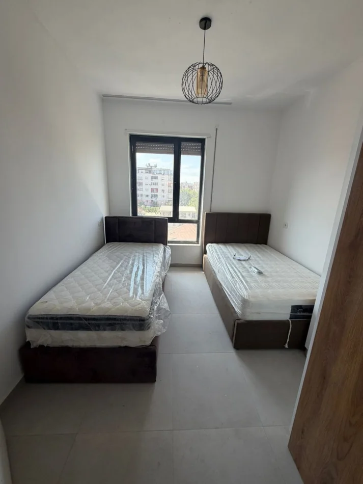 Tirane, affitto appartamento 2+1 al quinto piano, 90 m², 600 € (Via 5 Maji)