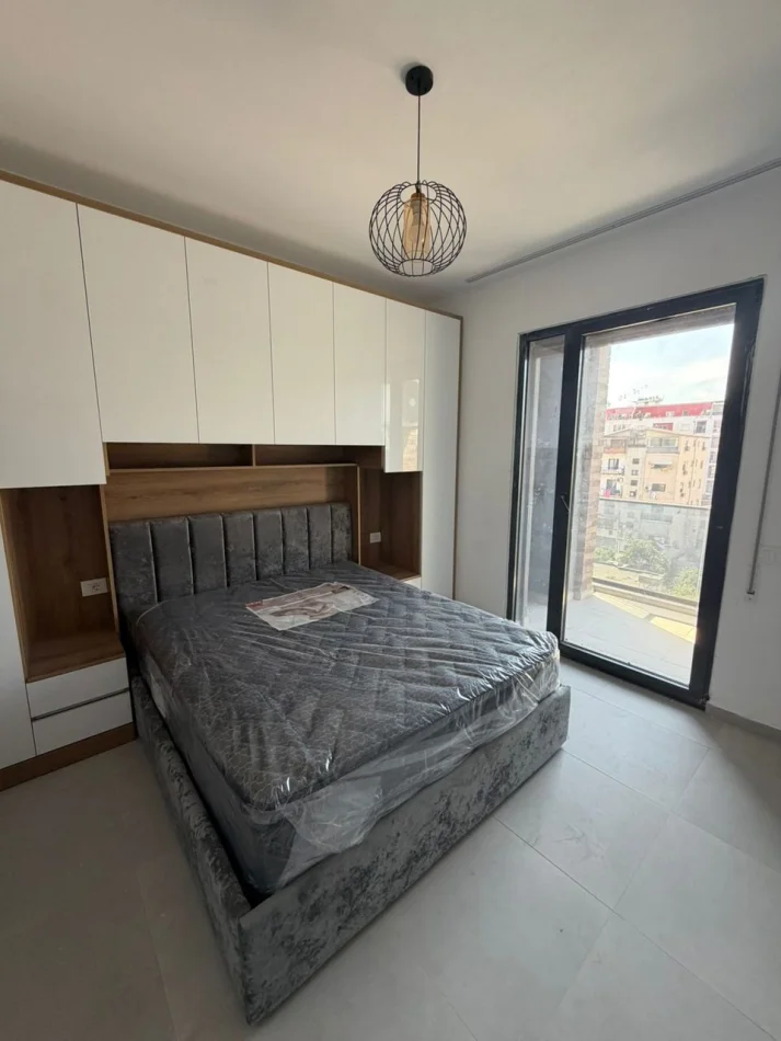 Tirane, affitto appartamento 2+1 al quinto piano, 90 m², 600 € (Via 5 Maji)