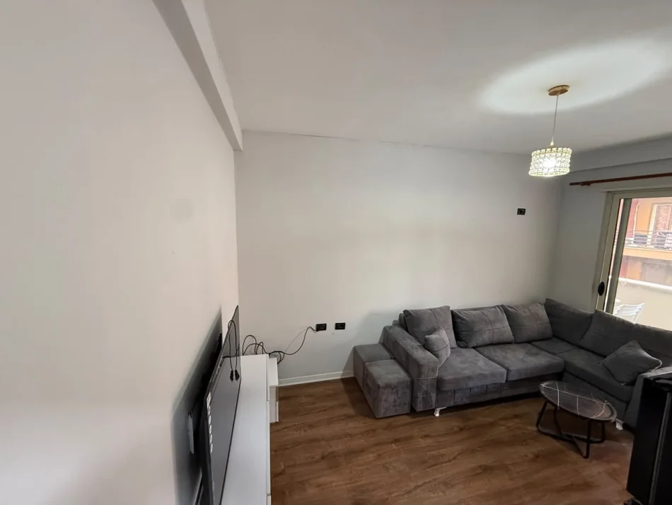 Tirane, affitto appartamento 1+1 Piano 2, 60 m² 400 € (Rrethi Astir)