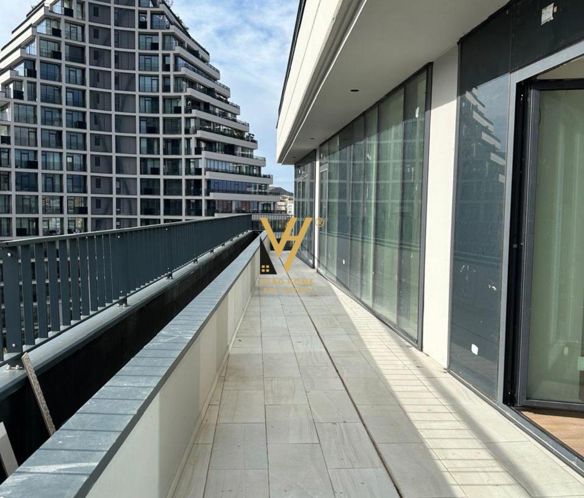 JEPET ZYRE 200 M2 ME QIRA TE LAKE VIEW RESIDENCE 2.500 EURO