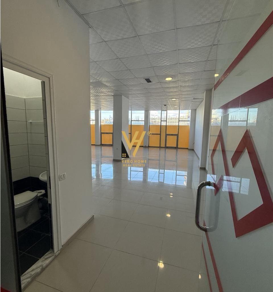 JEPET AMBIENT BIZNESI 220 M2 ME QERA NE PASKUQAN 75.000 LEKE