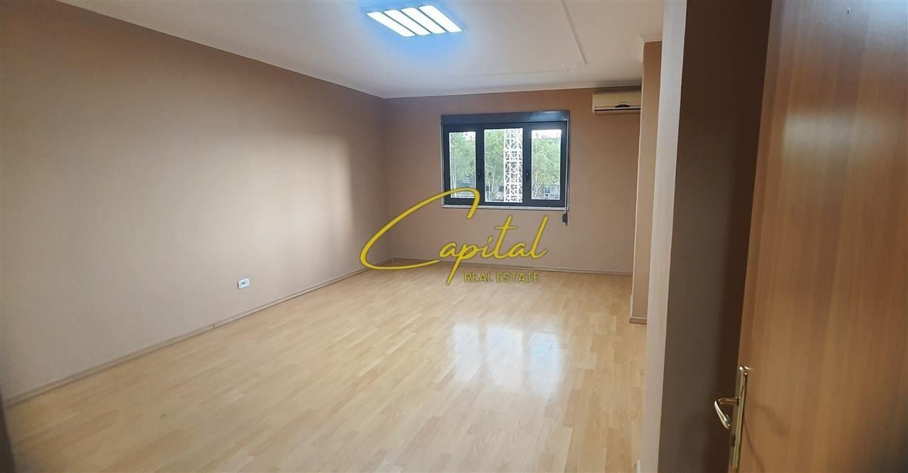 ZYRE ME QERA 160 M2 QENDER 140.000 LEKE