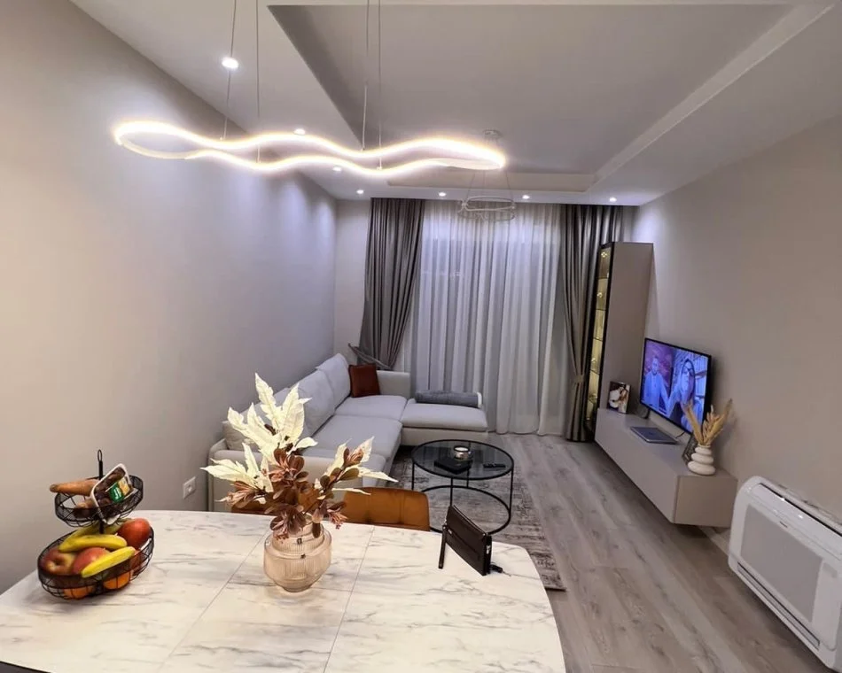 Tirane, jepet me qera apartament 2+1 Kati 6, 80 m² 800 € (21 DHJETORI)
