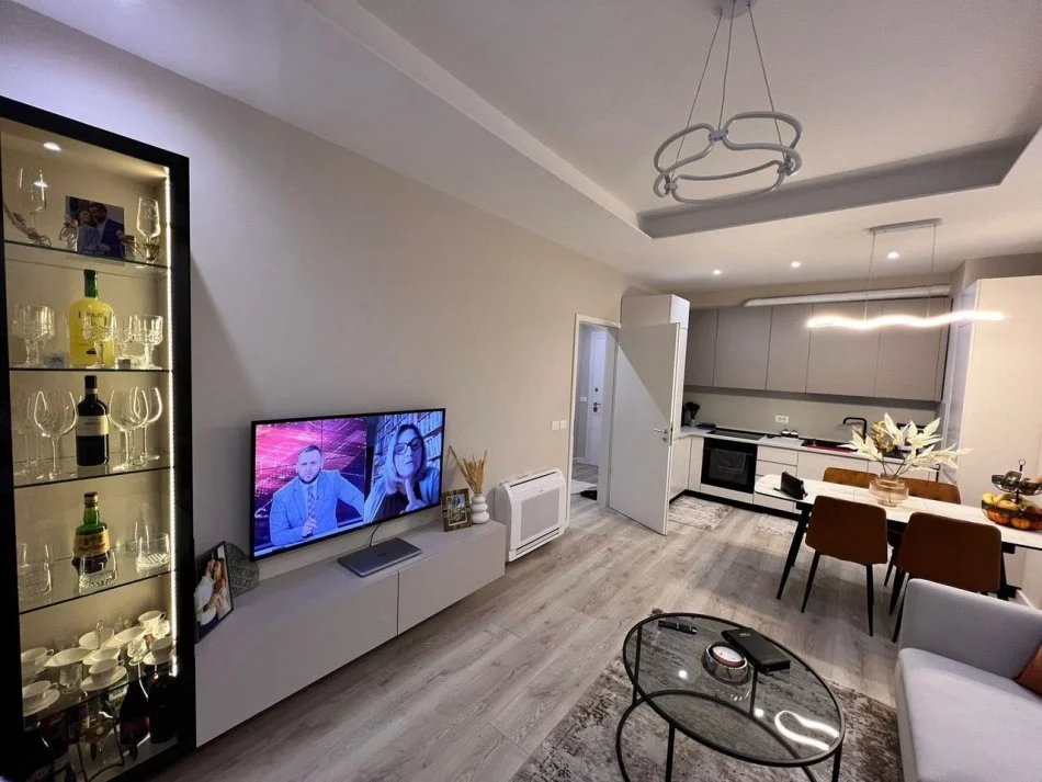 Tirane, affitto appartamento 2+1 Piano 6, 80 m² 800 € (21 DICEMBRE)