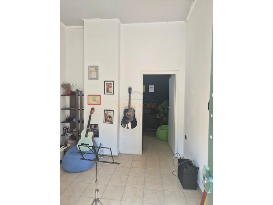 Tirana, Commercial Space for Rent in Kati 0, 20 m² 300 € (Sami Frasheri)
