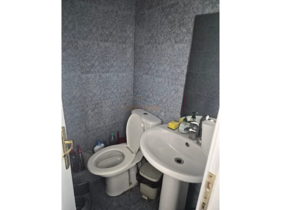 Tirana, Commercial Space for Rent in Kati 0, 20 m² 300 € (Sami Frasheri)