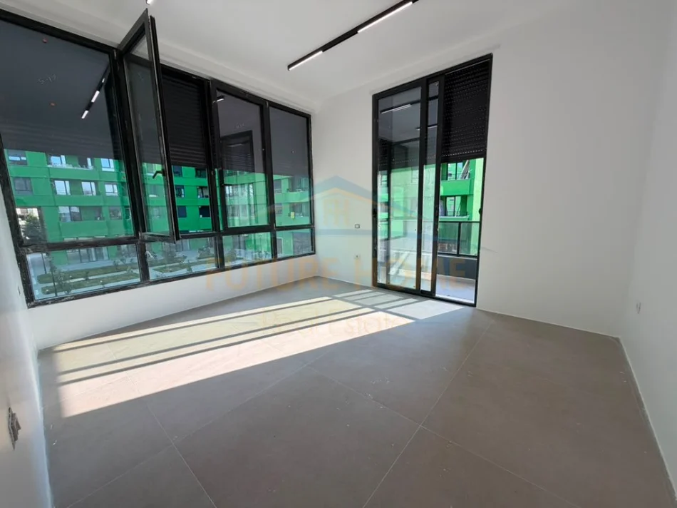 Tirane, affitto ufficio Kati 2, 90 m² 700 € (5 maggio)