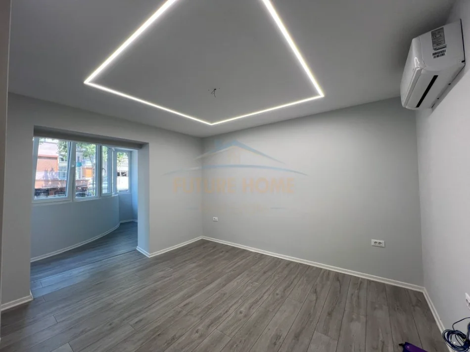 Tirane, jepet me qera ambjent biznesi Kati 2, 53 m² 500 € (Brryli)