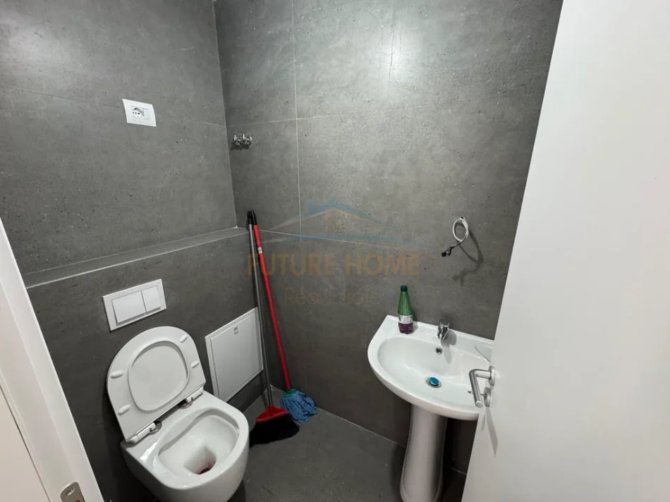 Tirane, jepet me qera ambjent biznesi Kati 0, 27 m² 500 € (Myslym Shyri)