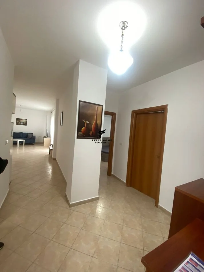 Tirane, affitto appartamento 2+1+Balcone Piano 6, 100 m² 600 € (CENTRO)