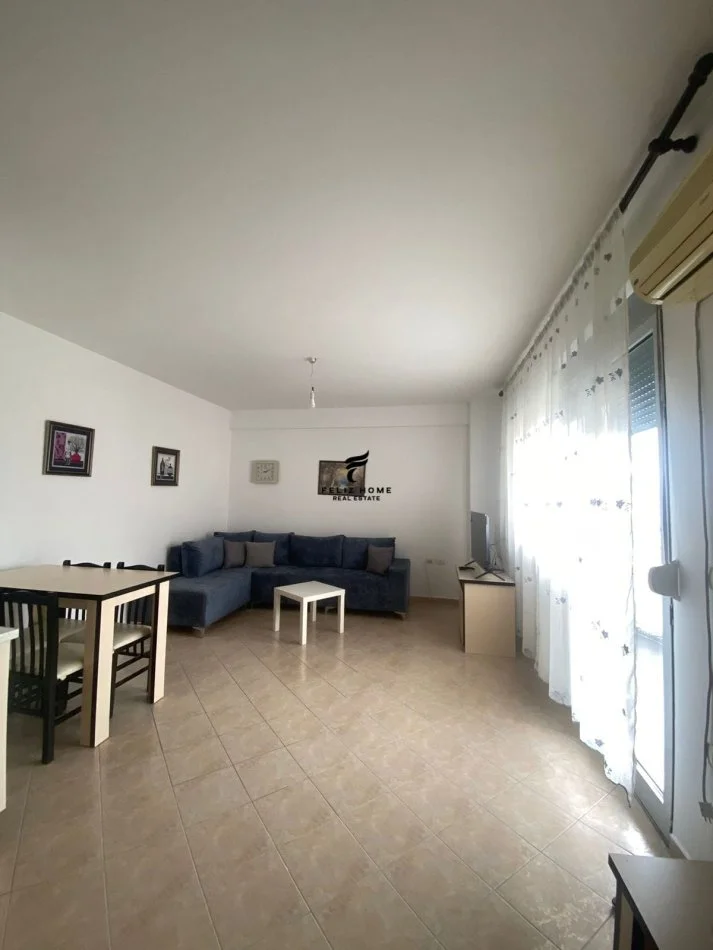 Tirane, jepet me qera apartament 2+1+Ballkon Kati 6, 100 m² 600 € (QENDRA)