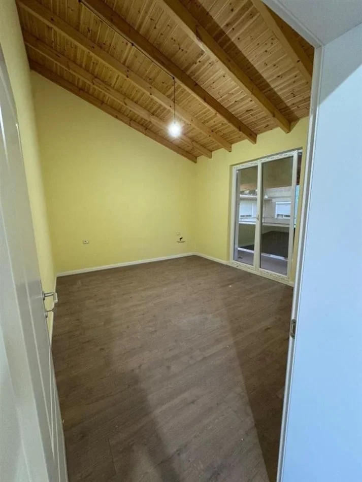 Tirane, appartamento di 3 piani in affitto, 220 m², 1.500 € (KOMBINAT)