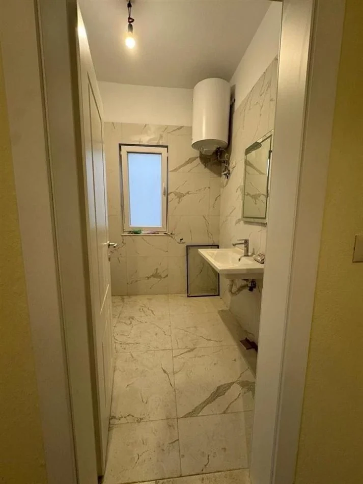 Tirane, appartamento di 3 piani in affitto, 220 m², 1.500 € (KOMBINAT)