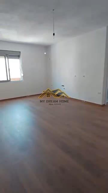 Shitet Apartament 1+1 ne Golem.