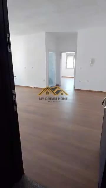 Shitet Apartament 1+1 ne Golem.