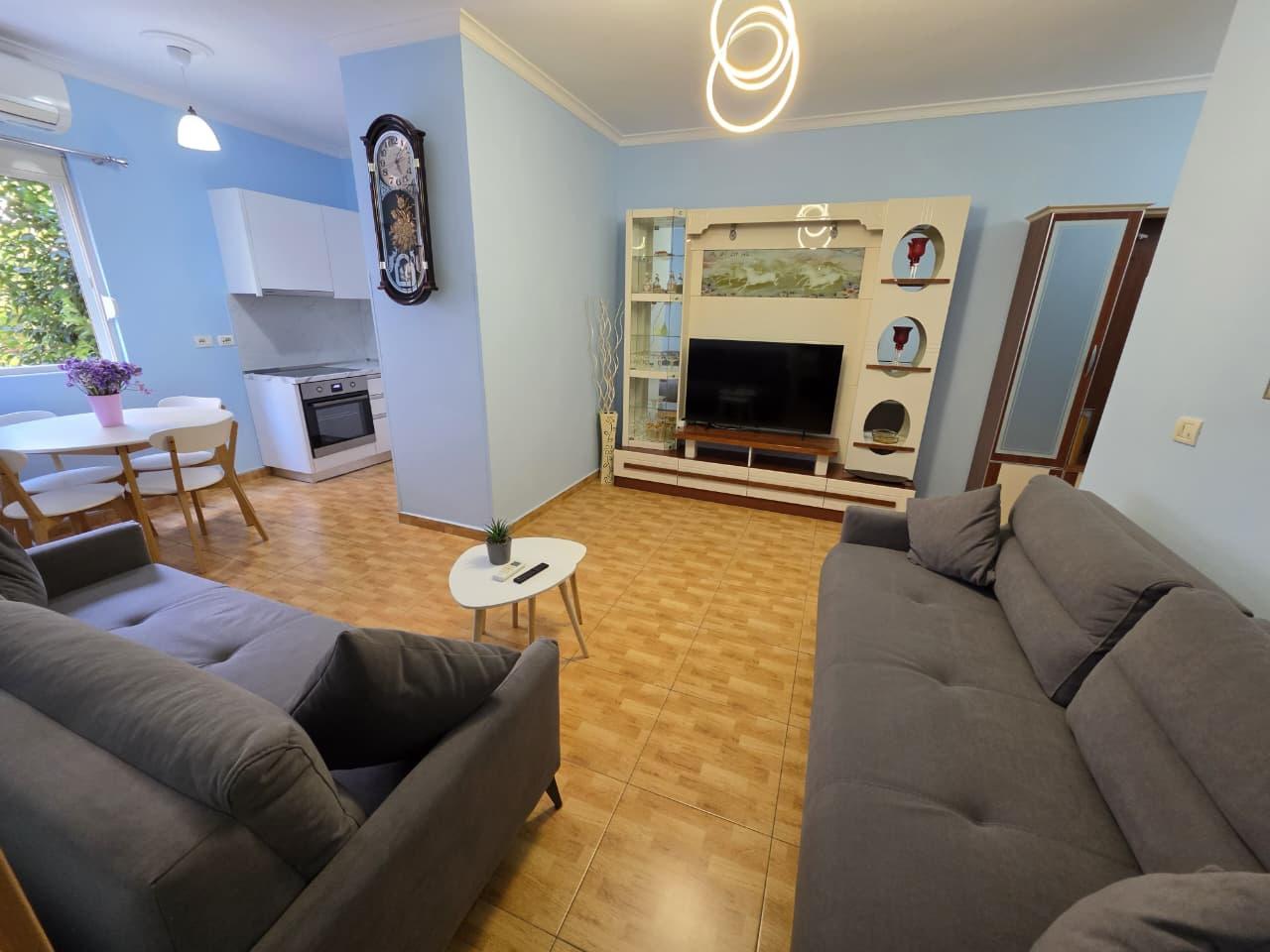 💥💥 Me Qira: 2+1 📍 Rruga e Barrikadave | 60.000 Lekë/Muaj