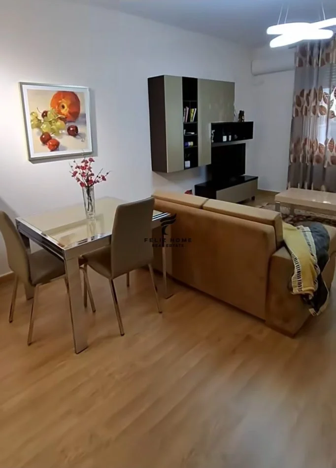 Tirane, jepet me qera apartament 1+1+Ballkon Kati 3, 72 m² 600 € (KOPSHTI BOTANIK)
