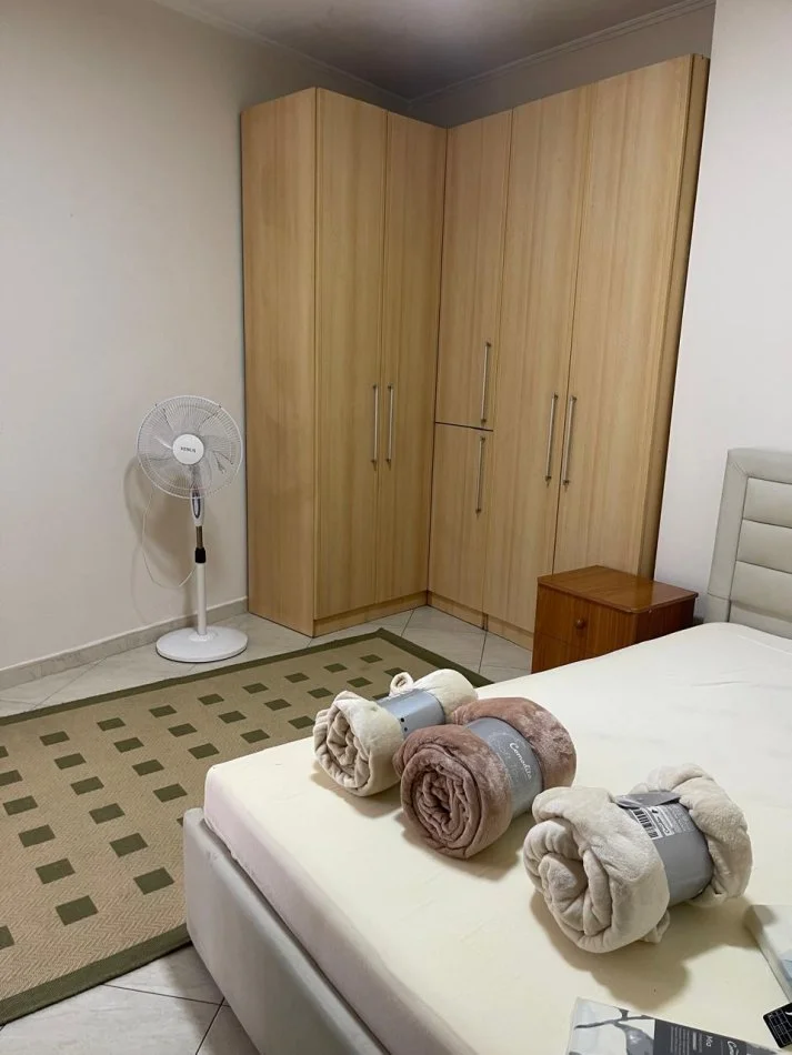 Tirane, affitto appartamento 3+1 Piano 8, 130 m² 1.000 € (CENTRO)