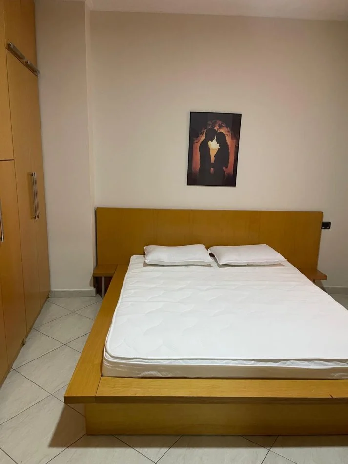 Tirane, affitto appartamento 3+1 Piano 8, 130 m² 1.000 € (CENTRO)
