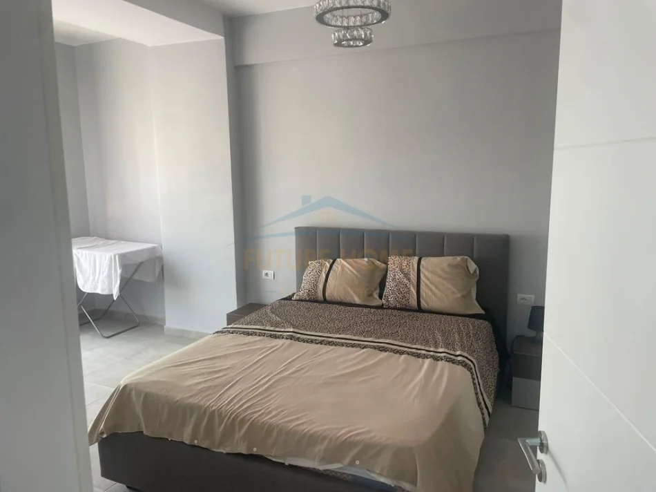 Tirane, affitto appartamento 2+1+2+POSTO AUTO, Piano 7, 101 m² 700 € (MARTENITETI I RI, TIRANE)