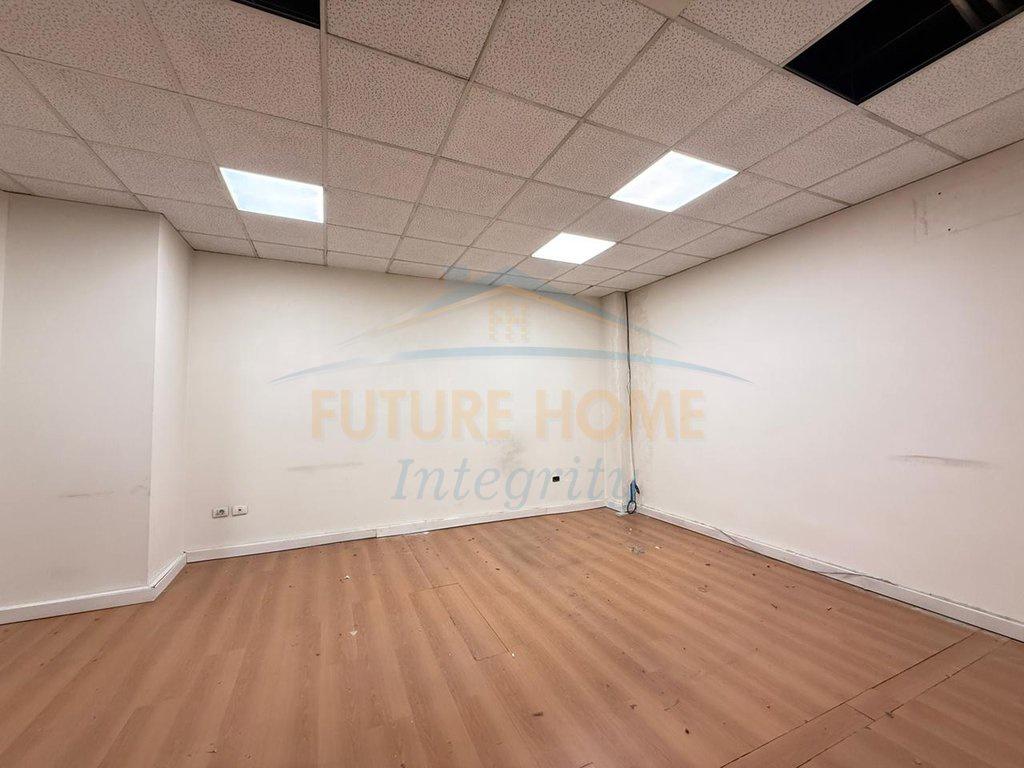 0683487469 Vendita, Ambiente Commerciale, Centro, Tirana