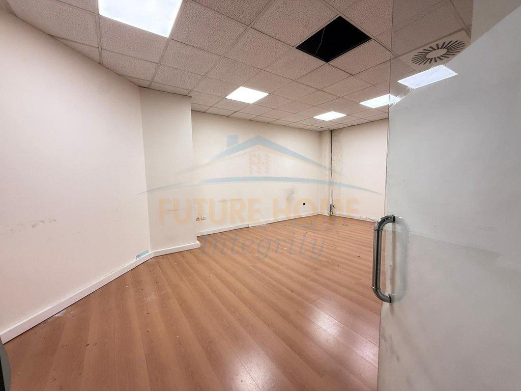 0683487469 Vendita, Ambiente Commerciale, Centro, Tirana
