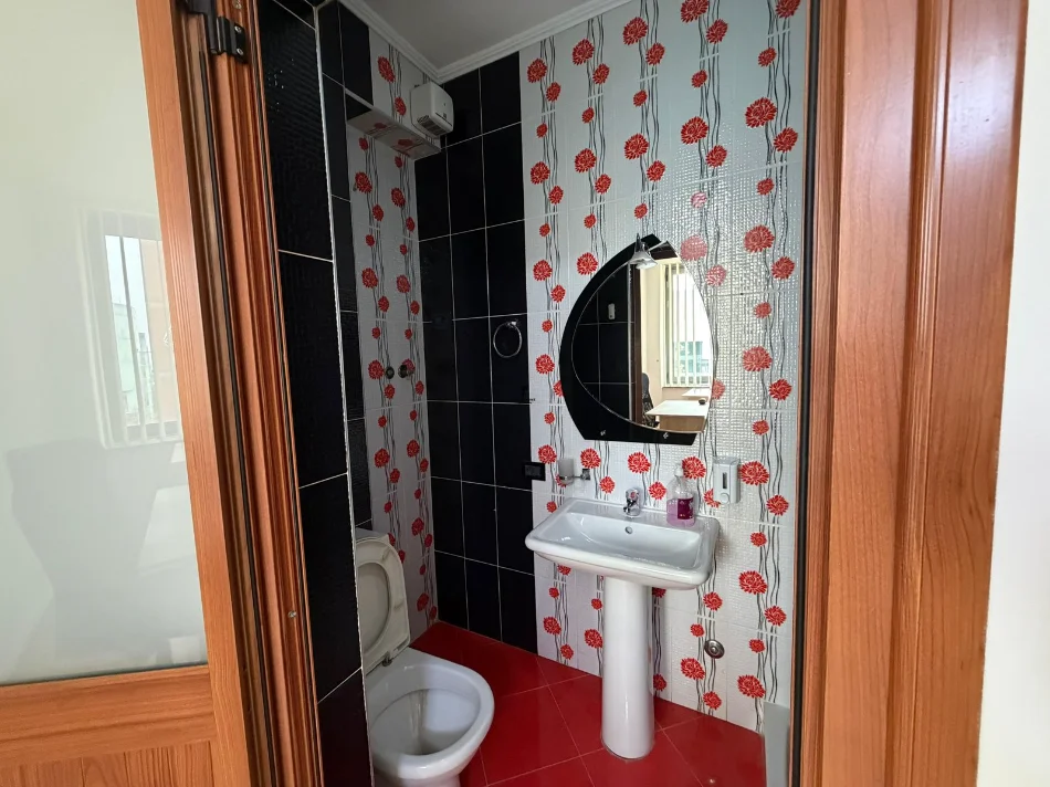 Tirane, Office for Rent on the 5th Floor, 108 m², €850 (FURNISHED)