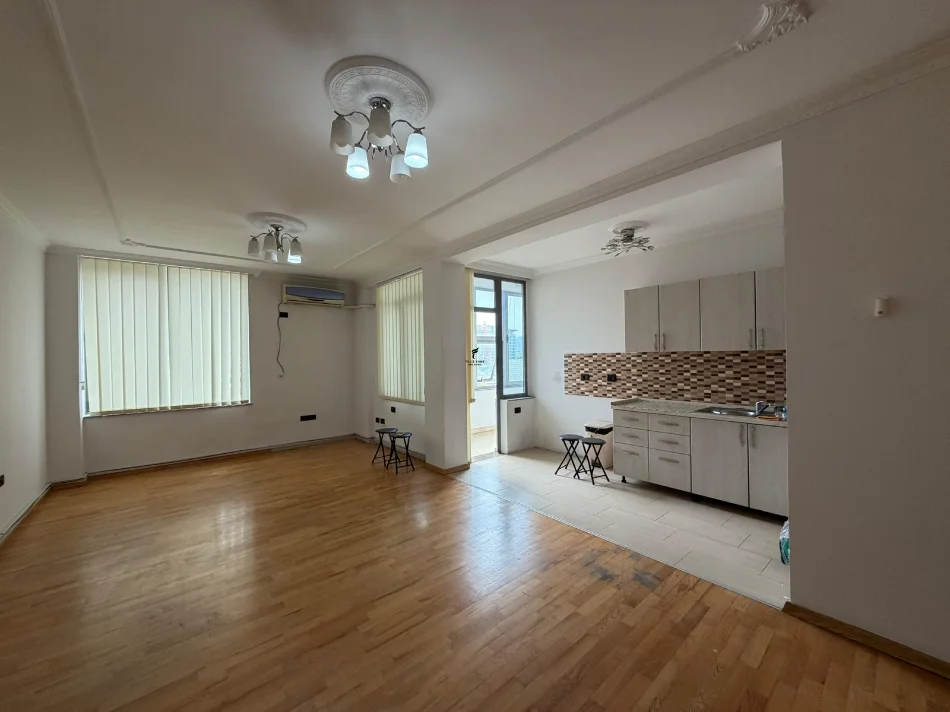 Tirane, Office for Rent on the 5th Floor, 108 m², €850 (FURNISHED)