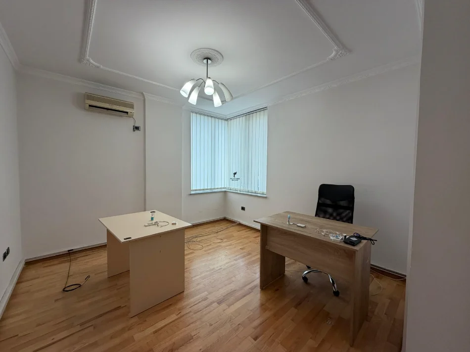 Tirane, Office for Rent on the 5th Floor, 108 m², €850 (FURNISHED)