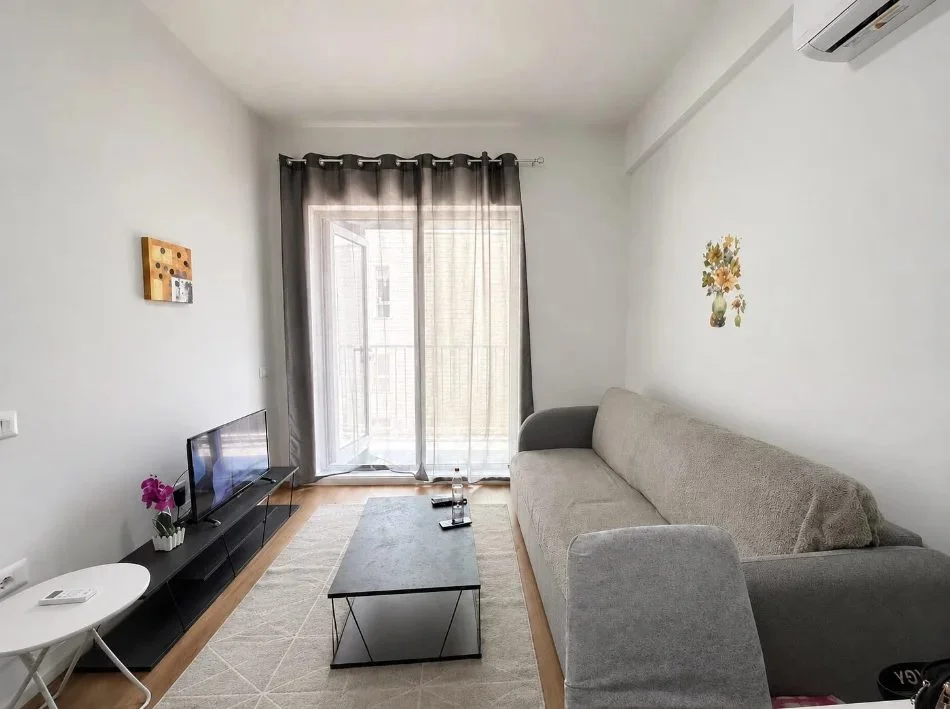 Tirana, affitto appartamento 1+1 Piano 1, 55 m² 400 € (Residenza Oxa)