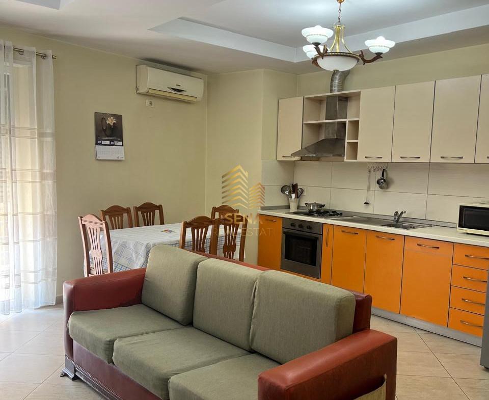 Qira, Apartament 2+1+3Blk, Pazari i Ri, 700 Euro/muaj