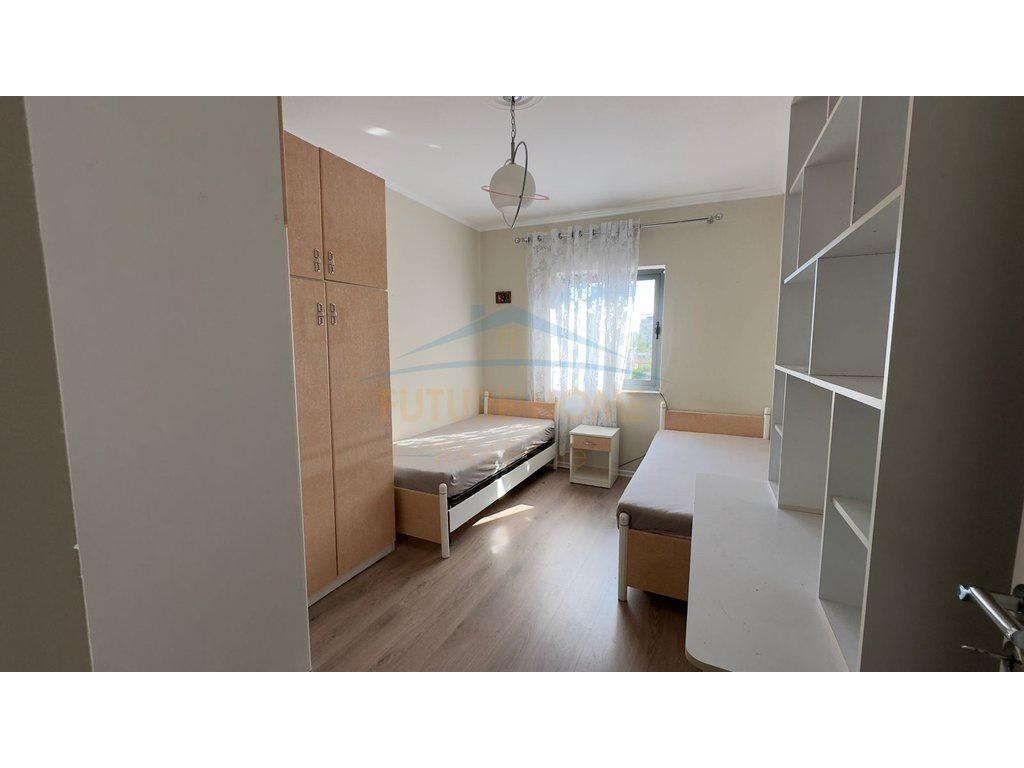 Shitet, Apartament 2+1, Rruga Fortuzi, Tirane .
