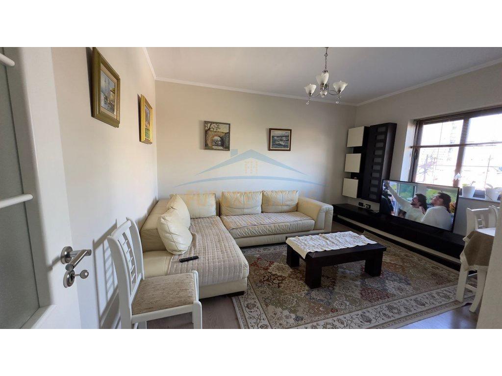 Shitet, Apartament 2+1, Rruga Fortuzi, Tirane .