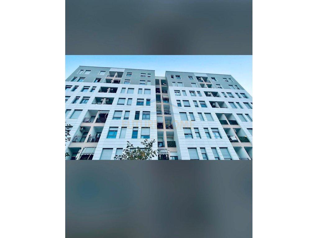 Shitet, Apartament 1+1, Brryli, Tiranë