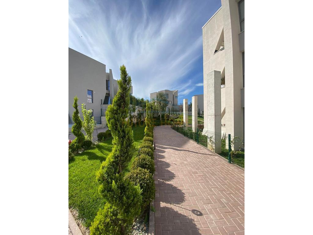 Qera, Villa 3-Levels, Complesso "Green Valley", Lago di Tana