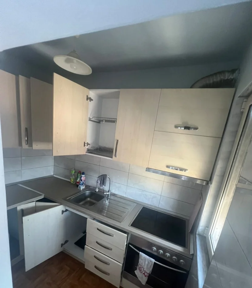 Tirane, Apartment 1+1 for Rent, 5th Floor, 56 m², 450 € (Xhamlliku)