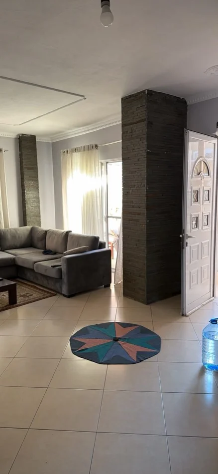 Tirana, affitto appartamento 3+1 Piano 2, 100 m² 400 € (Selitë)