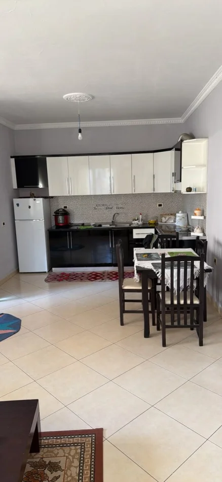 Tirana, affitto appartamento 3+1 Piano 2, 100 m² 400 € (Selitë)