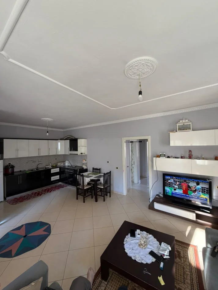 Tirana, affitto appartamento 3+1 Piano 2, 100 m² 400 € (Selitë)