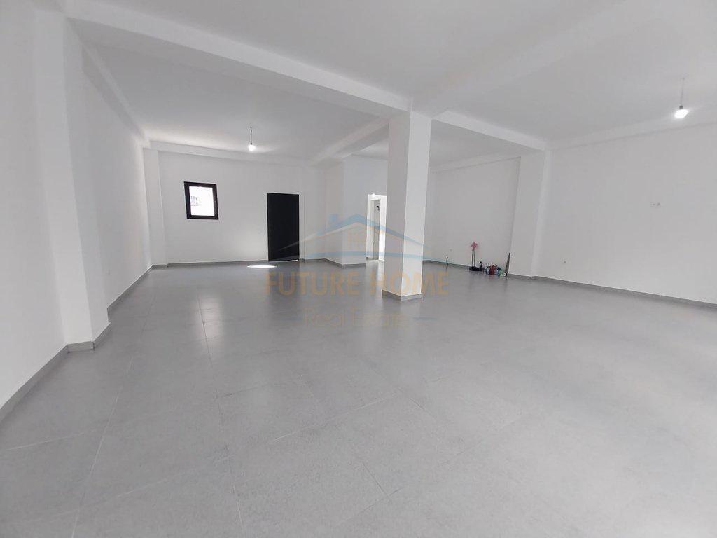 Shitet, Ambient Biznesi, 21 Dhjetori, Tirane.