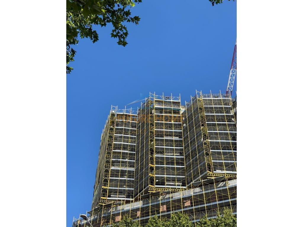 Vendita, Ambient Business, Colonnade Building