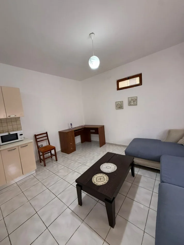 Tirane, affitto appartamento 1+1 Piano 1, 70 m² 450 € (Selvia)