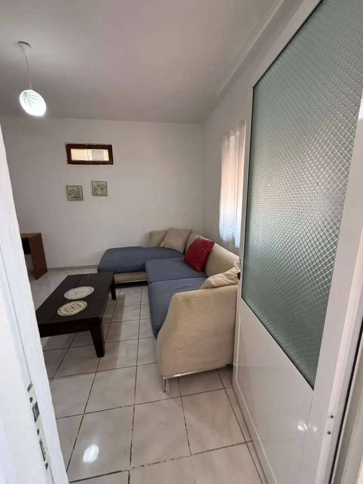 Tirane, jepet me qera apartament 1+1 Kati 1, 70 m² 450 € (Selvia)