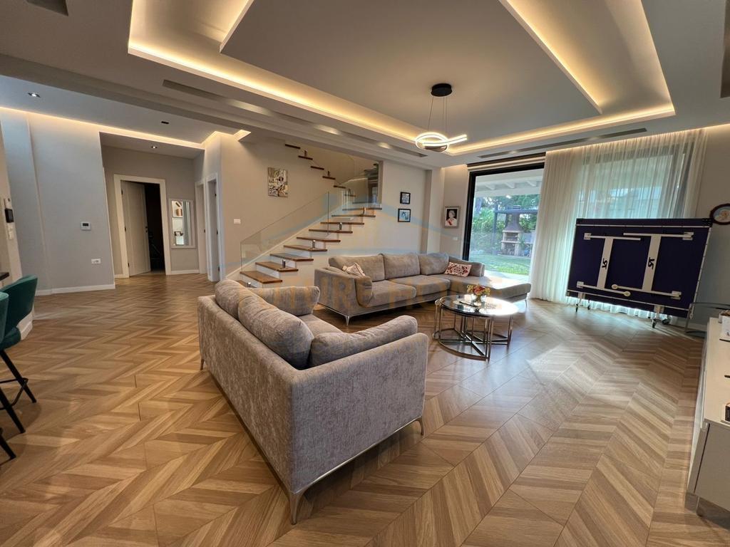 Shitet, Vilë individuale San Pietro Residence, Gjiri I Lalëz