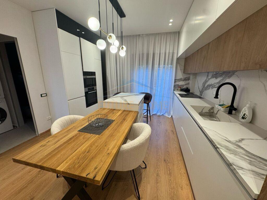 Affitto, Villa su 3 piani, TEG, Tirana