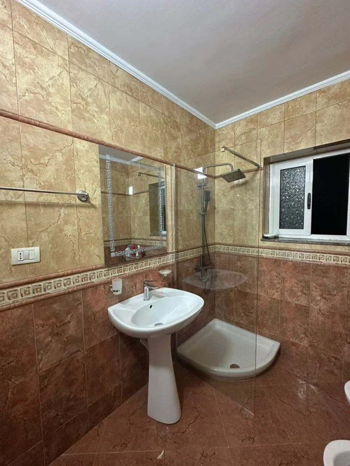 Tirane, affitto appartamento 2+1+Balcone Piano 2, 81 m² 650 € (FUSHA E AVIACIONIT)