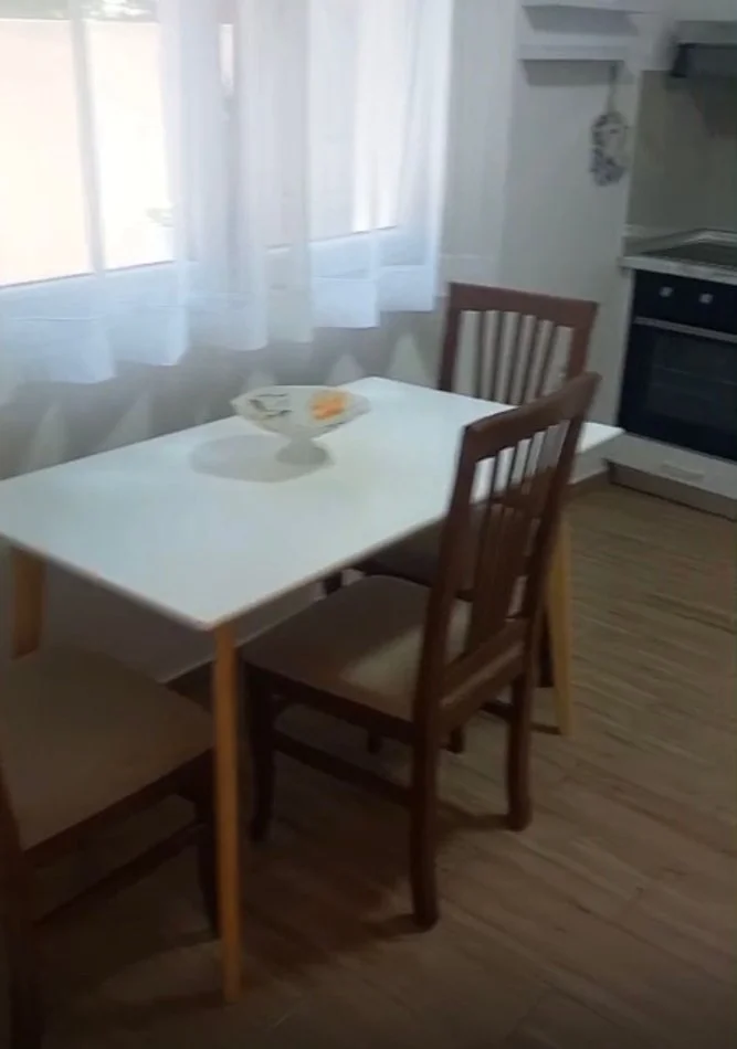 Tirane, Apartment for Rent 1+1 with Balcony, Floor 1, 70 m², 550 € (RRUGA E BARRIKADAVE)