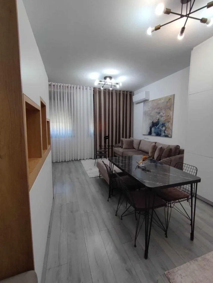 Tirane, jepet me qera apartament 1+1 Kati 1, 51 m² 500 € (YZBERISHT)