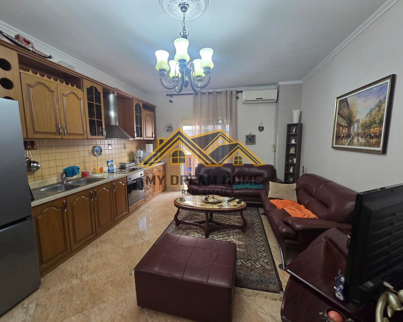 JEPET ME QIRA APARTAMENT 3+1+2 NE QENDER TE DURRESIT