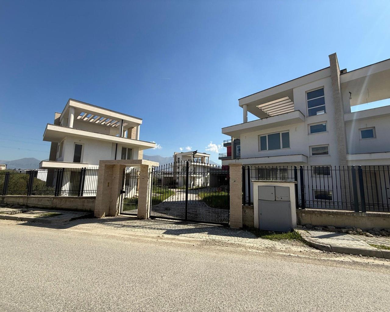 INDIVIDUAL VILLA FOR SALE KATESHE MJULL-BATHORE 670,000 EURO F